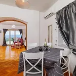 Mare Apartment *